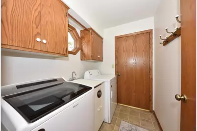 N105W16136  Brook Hollow Dr, Germantown, WI 53022 - Photo 26