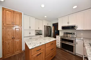 N105W16136 Brook Hollow Dr, Germantown, WI 53022 - Photo 12