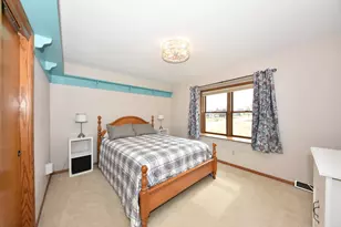 N105W16136 Brook Hollow Dr, Germantown, WI 53022 - Photo 18