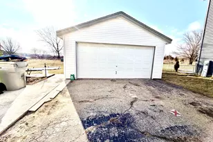 8885 N 70th St, Milwaukee, WI 53223 - Photo 10