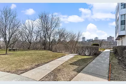 2175 N Riverboat Rd, Milwaukee, WI 53212 - Photo 8