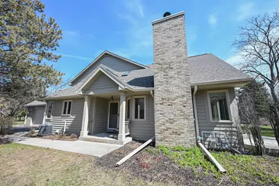 N21W24093  Dorchester Dr #16D, Pewaukee, WI 53072 - Photo 4