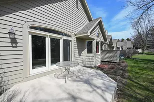 N21W24093 Dorchester Dr, Pewaukee, WI 53072 - Photo 32