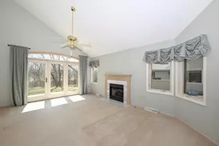 N21W24093 Dorchester Dr, Pewaukee, WI 53072 - Photo 8