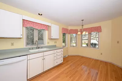 N21W24093  Dorchester Dr #16D, Pewaukee, WI 53072 - Photo 12