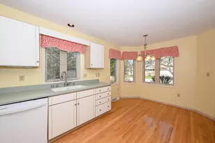 N21W24093 Dorchester Dr, Pewaukee, WI 53072 - Photo 12