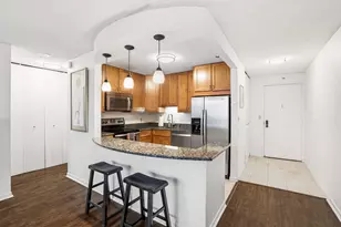 1660 N Prospect Ave, Milwaukee, WI 53202 - Photo 6