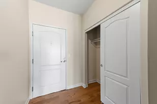 1619 N Farwell Ave, Milwaukee, WI 53202 - Photo 2