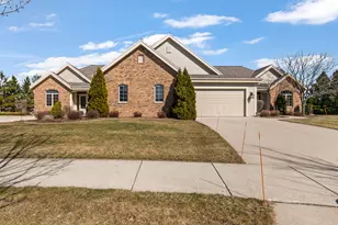 1432 Red Oak Dr, Hartford, WI 53027 - Photo 2