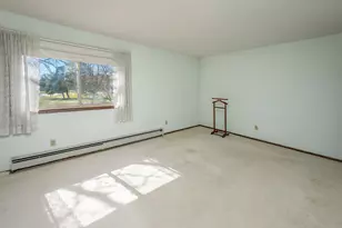 5200 S Tuckaway Blvd, Greenfield, WI 53221 - Photo 12