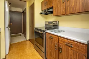 5200 S Tuckaway Blvd, Greenfield, WI 53221 - Photo 24