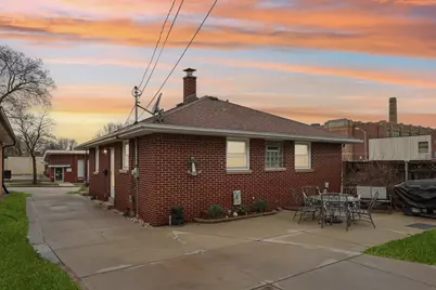 2306 S 85th St, West Allis, WI 53227 - Photo 2