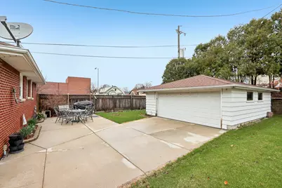 2306 S 85th St, West Allis, WI 53227 - Photo 28