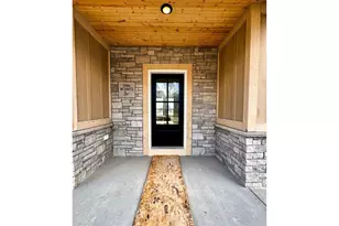 N66W21075 Sweet Clover Dr, Menomonee Falls, WI 53051 - Photo 4