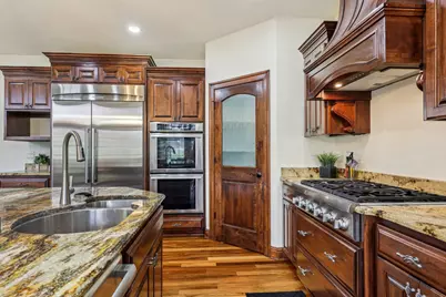 560  Birchwood Dr, Hartland, WI 53029 - Photo 16