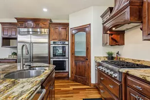 560 Birchwood Dr, Hartland, WI 53029 - Photo 16