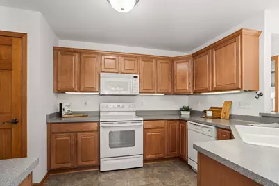 617  Hickory Hollow Rd #A, Racine, WI 53185 - Photo 8