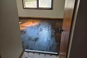 1601 S 85th St, West Allis, WI 53214 - Photo 6