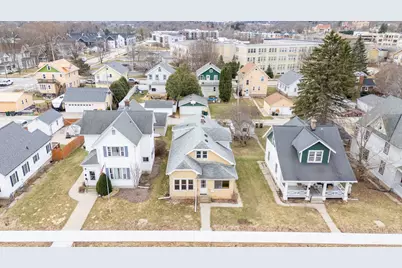 151  Edgewood Ln, West Bend, WI 53095 - Photo 4