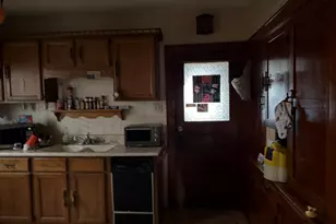 1565 S 57th St, West Allis, WI 53214 - Photo 8