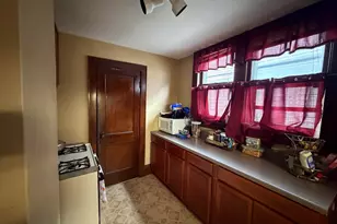 1565 S 57th St, West Allis, WI 53214 - Photo 36