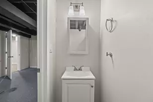 2459 S 82nd St, West Allis, WI 53219 - Photo 20