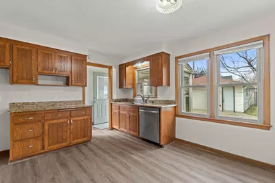 2459 S 82nd St, West Allis, WI 53219 - Photo 6