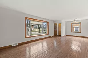 2459 S 82nd St, West Allis, WI 53219 - Photo 12