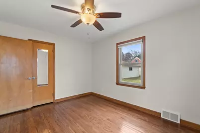 2459 S 82nd St, West Allis, WI 53219 - Photo 8