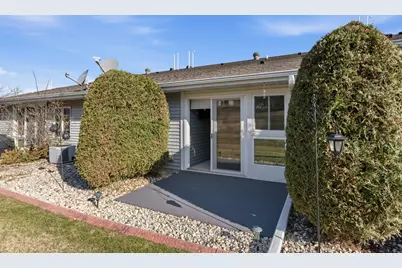 1159  Stillwater Ln, Hartford, WI 53027 - Photo 6