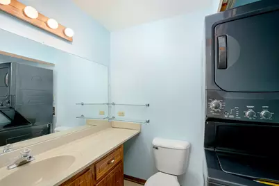 9508 W Maple Ct #01, West Allis, WI 53214 - Photo 16