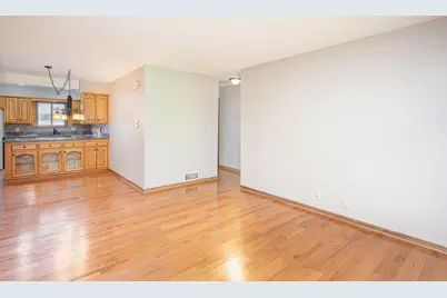 9508 W Maple Ct #01, West Allis, WI 53214 - Photo 8
