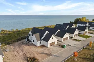 1082 Seanma Wynd, Port Washington, WI 53074 - Photo 2