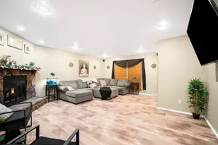 157 W Goldleaf Ave, Milwaukee, WI 53207 - Photo 8