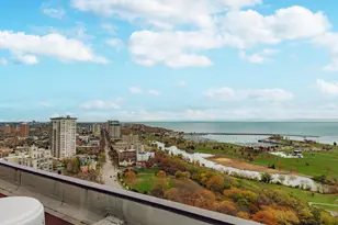 929 N Astor St, Milwaukee, WI 53202 - Photo 42