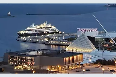 929 N Astor St #2601/2603, Milwaukee, WI 53202 - Photo 2