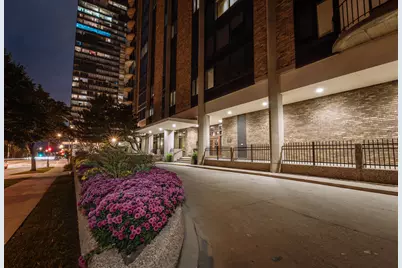 929 N Astor St #2601/2603, Milwaukee, WI 53202 - Photo 4