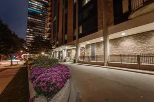 929 N Astor St, Milwaukee, WI 53202 - Photo 4
