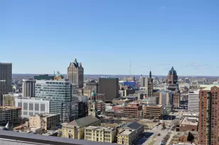 929 N Astor St, Milwaukee, WI 53202 - Photo 10