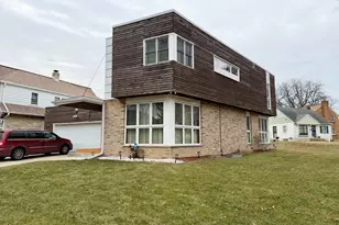 4647 W Scranton Pl, Milwaukee, WI 53216 - Photo 2