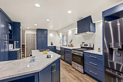 727 E Madison St, Oconomowoc, WI 53066 - Photo 12