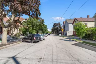 1845 N Warren Ave, Milwaukee, WI 53202 - Photo 32