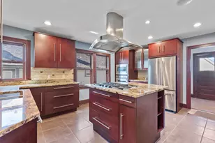 1845 N Warren Ave, Milwaukee, WI 53202 - Photo 2