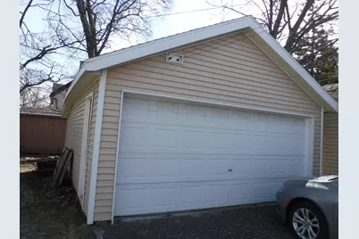 909 S 21st St, Manitowoc, WI 54220 - Photo 2