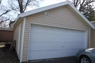909 S 21st St, Manitowoc, WI 54220 - Photo 2