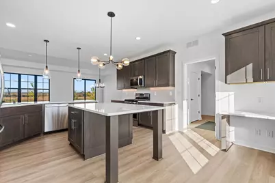 W251N2371  Valleyview Cir, Pewaukee, WI 53072 - Photo 6