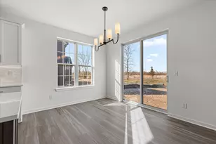 W251N2399 Valleyview Cir, Pewaukee, WI 53072 - Photo 6