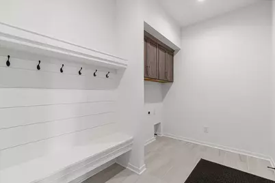 W251N2399  Valleyview Cir, Pewaukee, WI 53072 - Photo 20