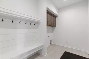 W251N2399 Valleyview Cir, Pewaukee, WI 53072 - Photo 20