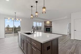 W251N2399 Valleyview Cir, Pewaukee, WI 53072 - Photo 4